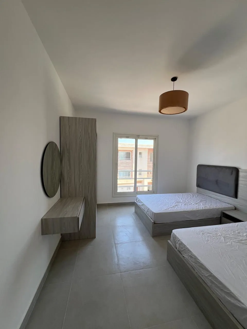 شاليه للبيع في أمواج في سيدي عبد الرحمن بمساحة 160 م² تتكون من 3 غرف