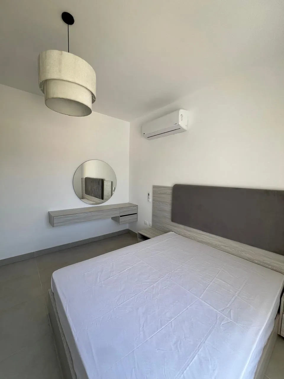 شاليه للبيع في أمواج في سيدي عبد الرحمن بمساحة 160 م² تتكون من 3 غرف