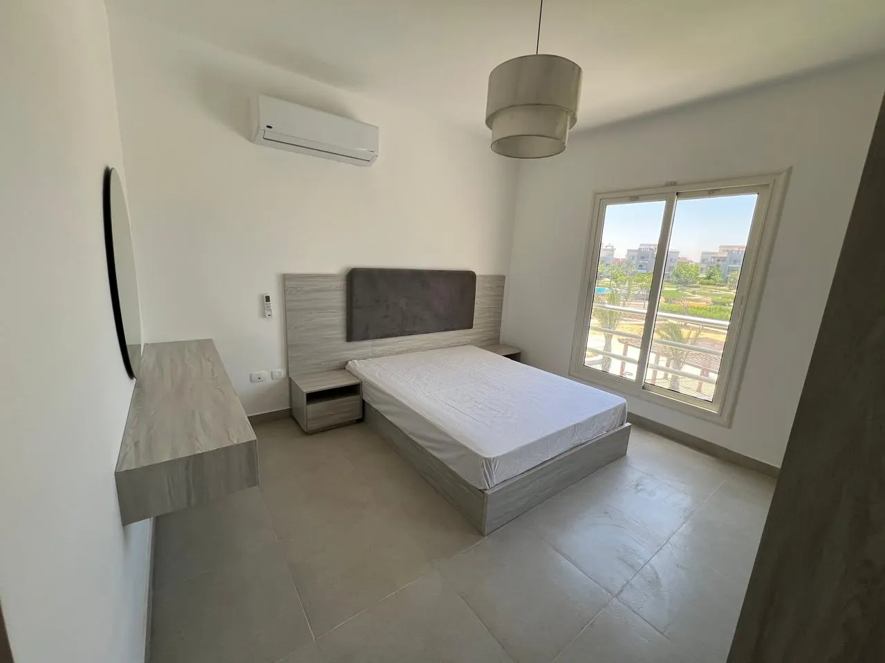 شاليه للبيع في أمواج في سيدي عبد الرحمن بمساحة 160 م² تتكون من 3 غرف