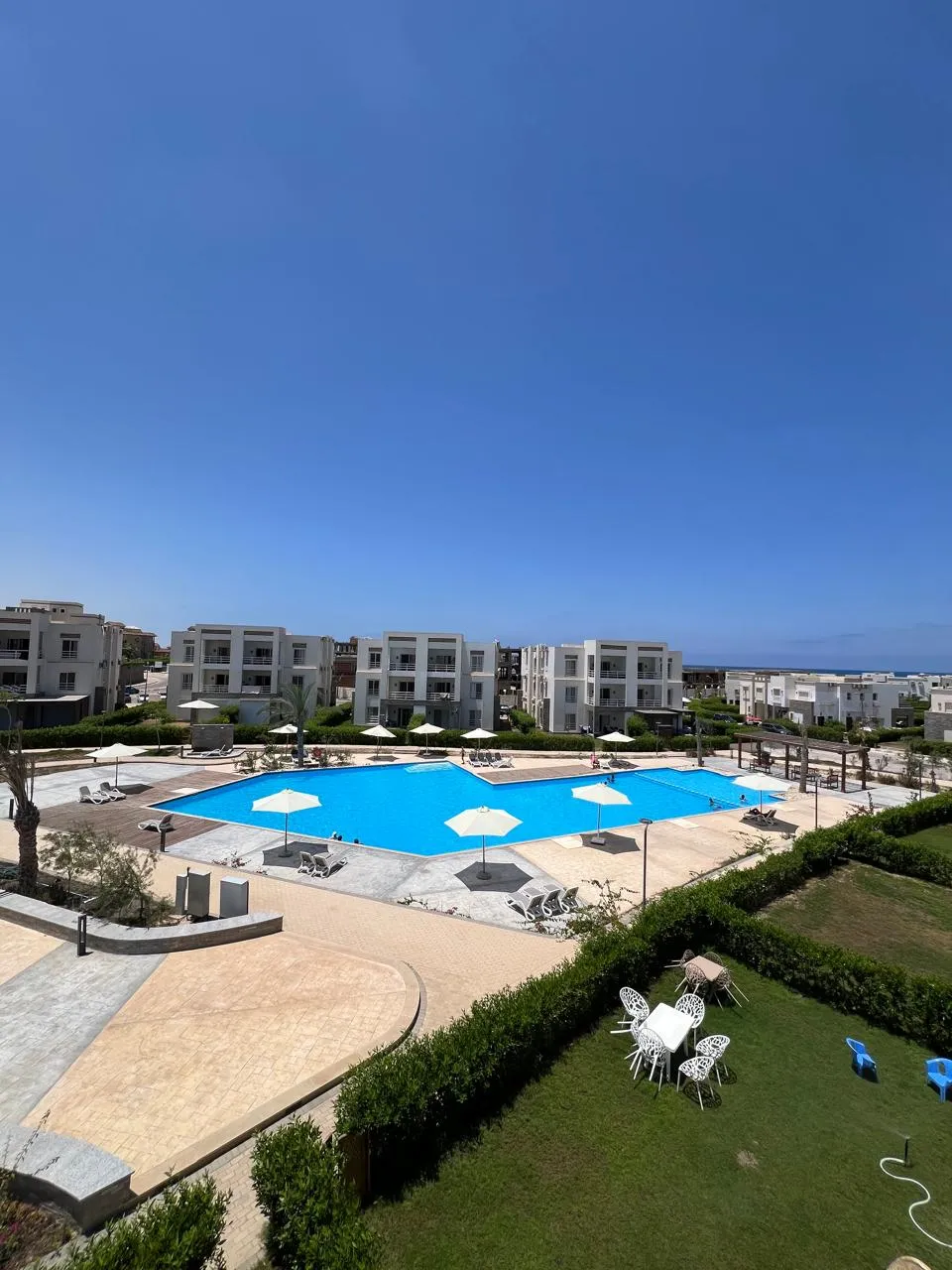 شاليه للبيع في أمواج في سيدي عبد الرحمن بمساحة 160 م² تتكون من 3 غرف