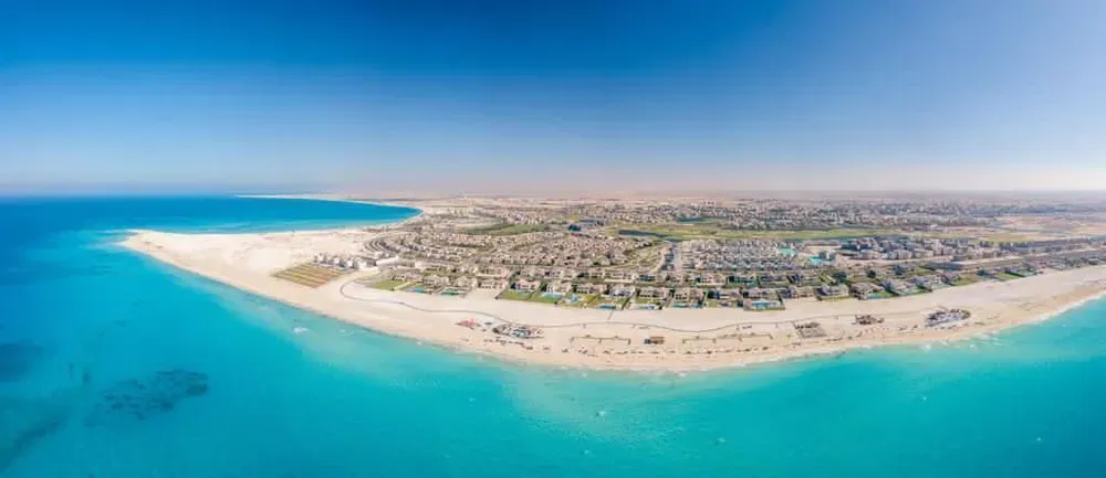 شقة فندقية للبيع في مراسي في سيدي عبد الرحمن بمساحة 96 م² تتكون من 1 غرف