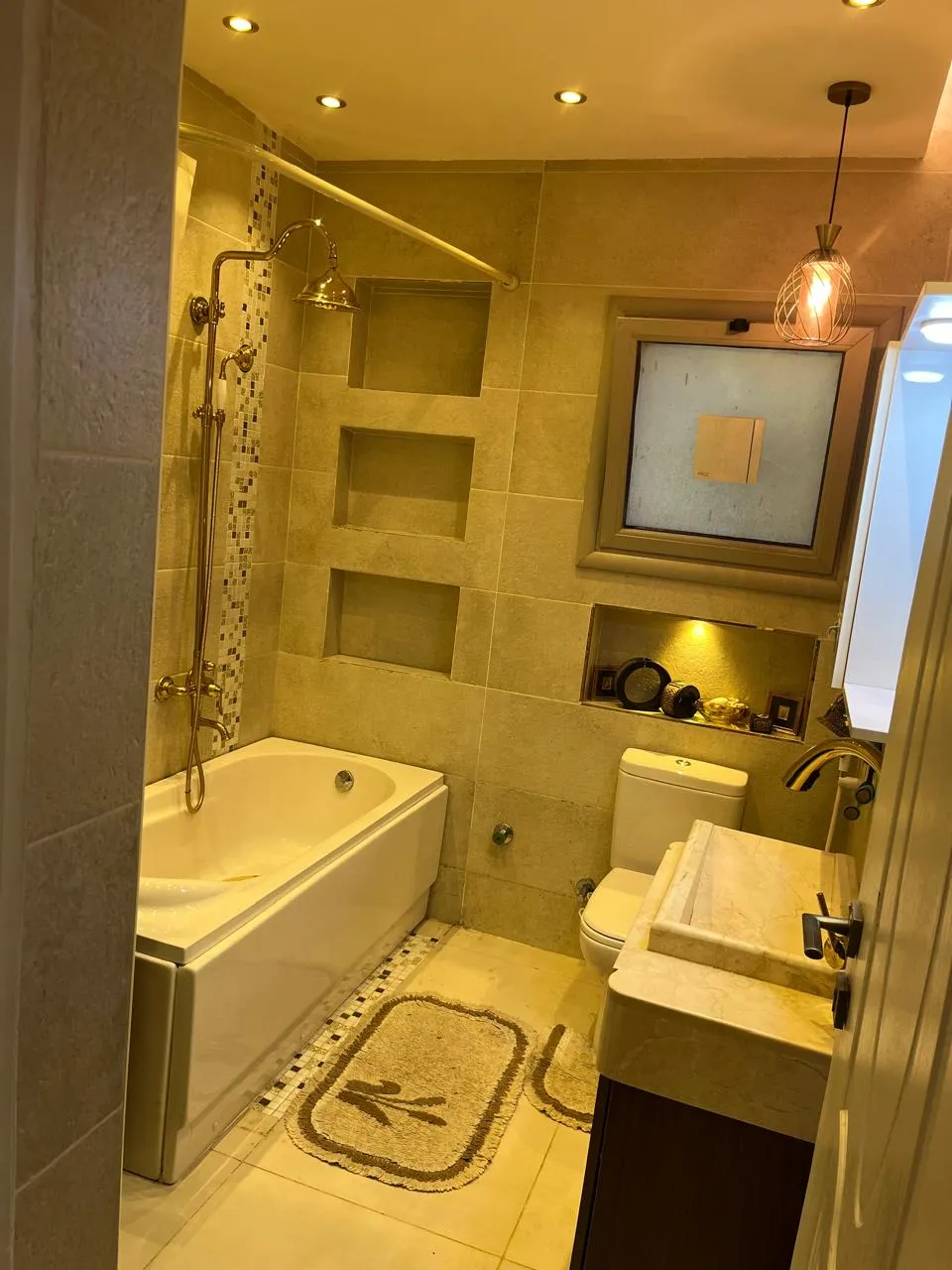 شقة للبيع في جالريا في المستثمرين الجنوبية بمساحة 139 م² تتكون من 3 غرف