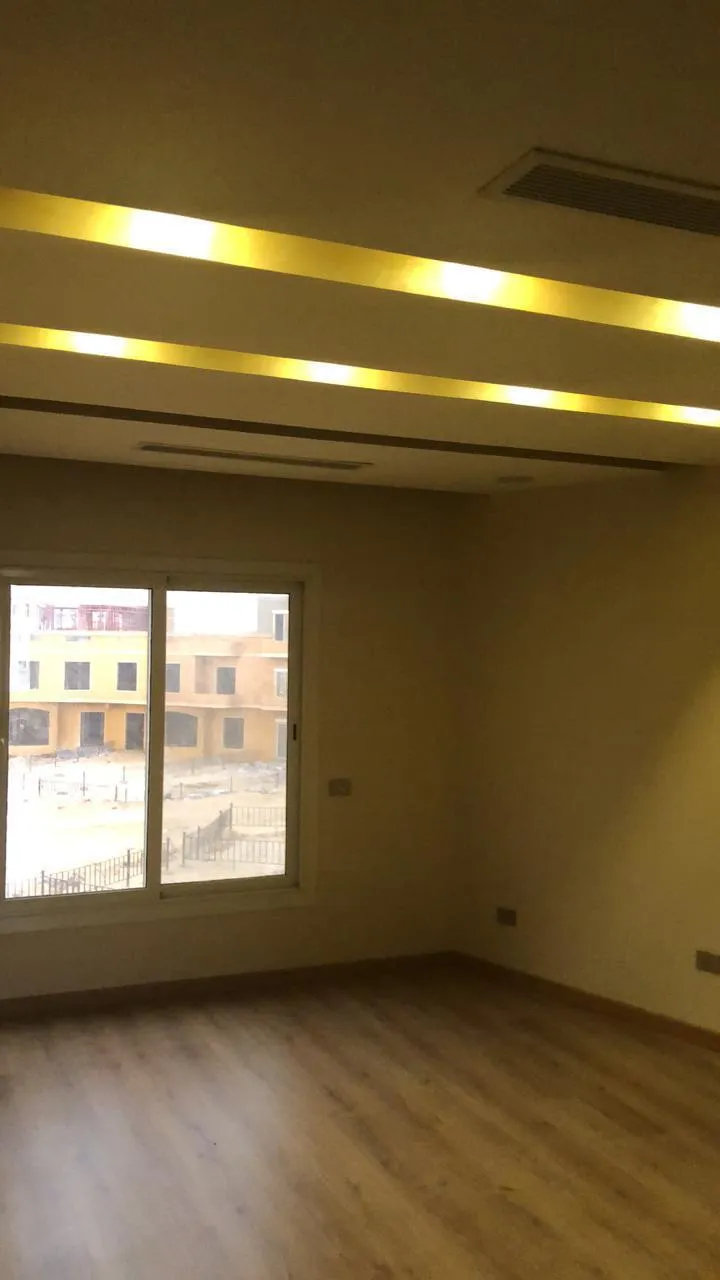 تاون هاوس للبيع في قطامية جاردينز في القاهرة الجديدة بمساحة 400 م² تتكون من 4 غرف