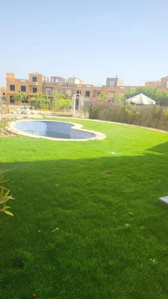 تاون هاوس للبيع في قطامية جاردينز في القاهرة الجديدة بمساحة 400 م² تتكون من 4 غرف