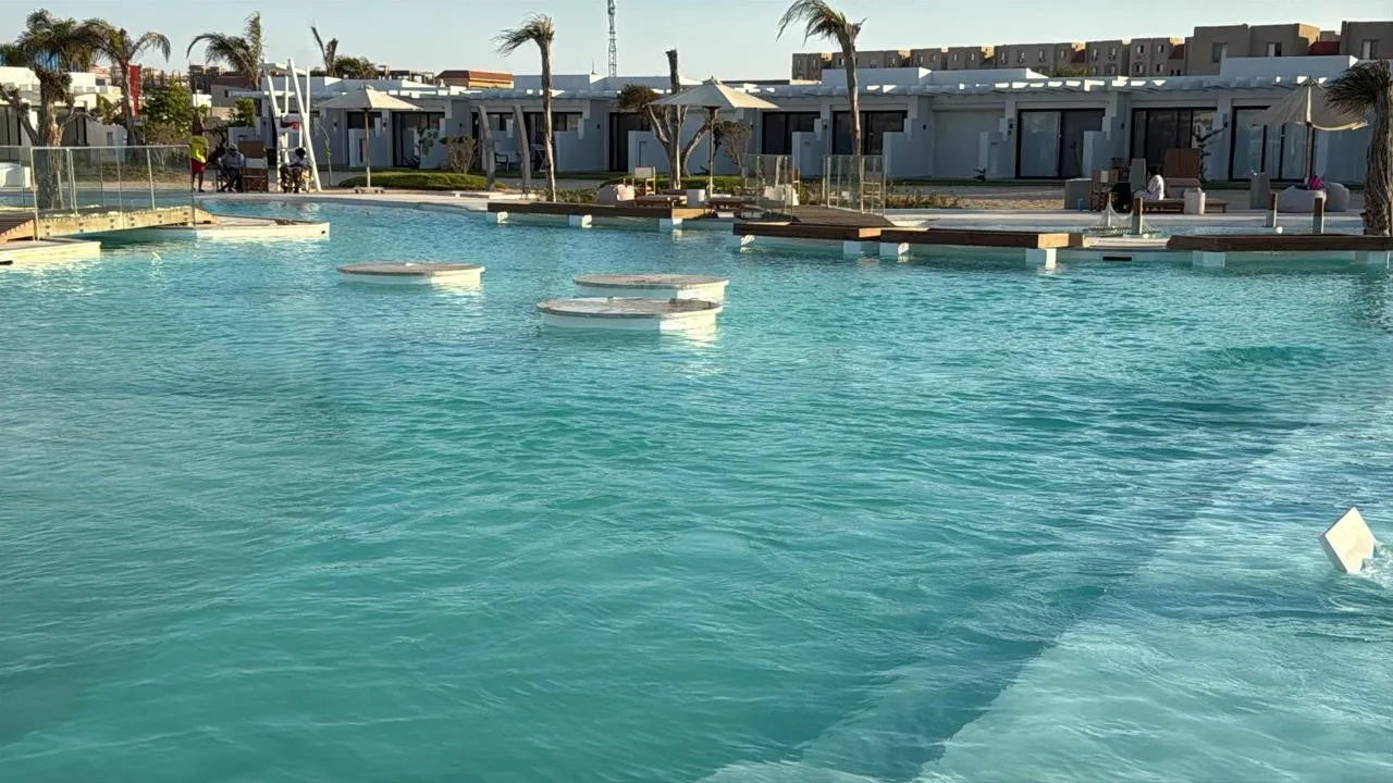 كابينة للبيع في دي باي الساحل الشمالي في الضبعة بمساحة 45 م² تتكون من 1 غرف