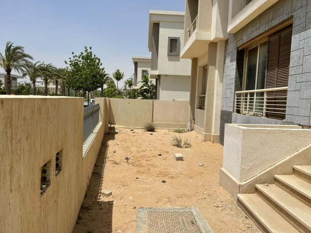 فيلا للبيع في كايرو فستيفال سيتي في القاهرة الجديدة بمساحة 682 م² تتكون من 6 غرف