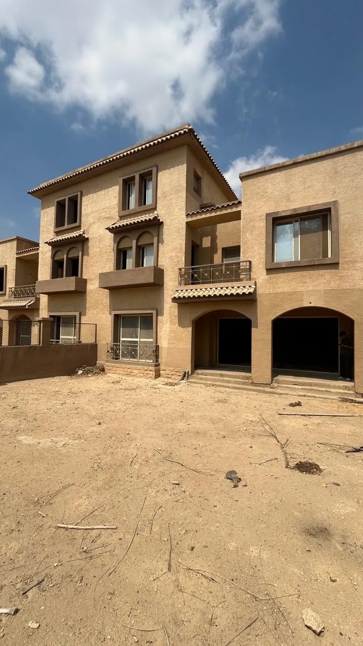 توين هاوس للبيع في ريحانة في مدينة السادس من أكتوبر بمساحة 0 م² تتكون من 5 غرف