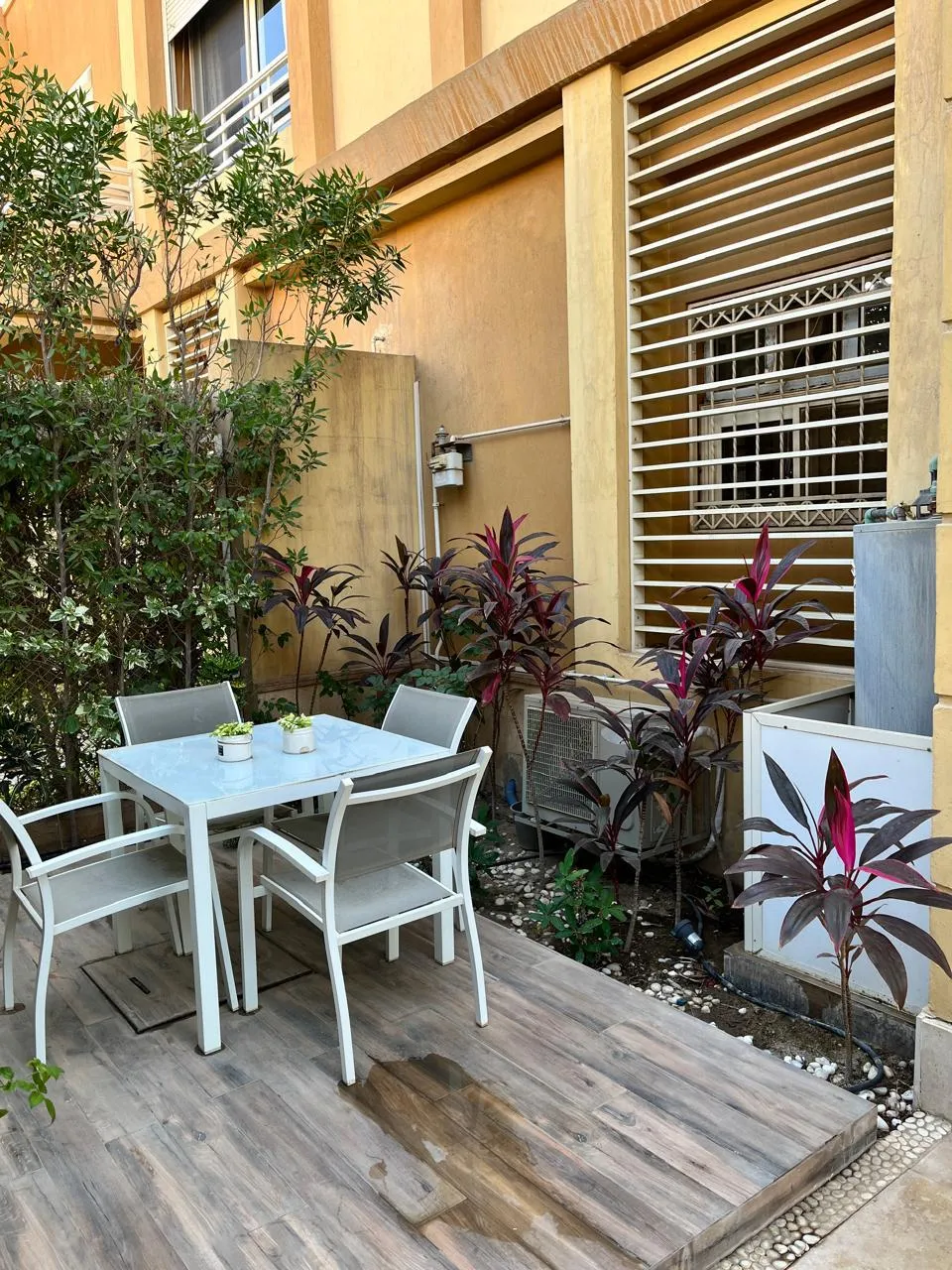 تاون هاوس للبيع في جيرا في الشيخ زايد بمساحة 266 م² تتكون من 4 غرف