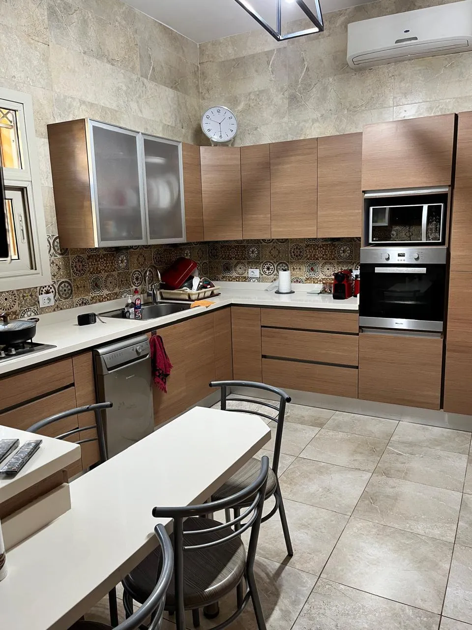 تاون هاوس للبيع في جيرا في الشيخ زايد بمساحة 266 م² تتكون من 4 غرف