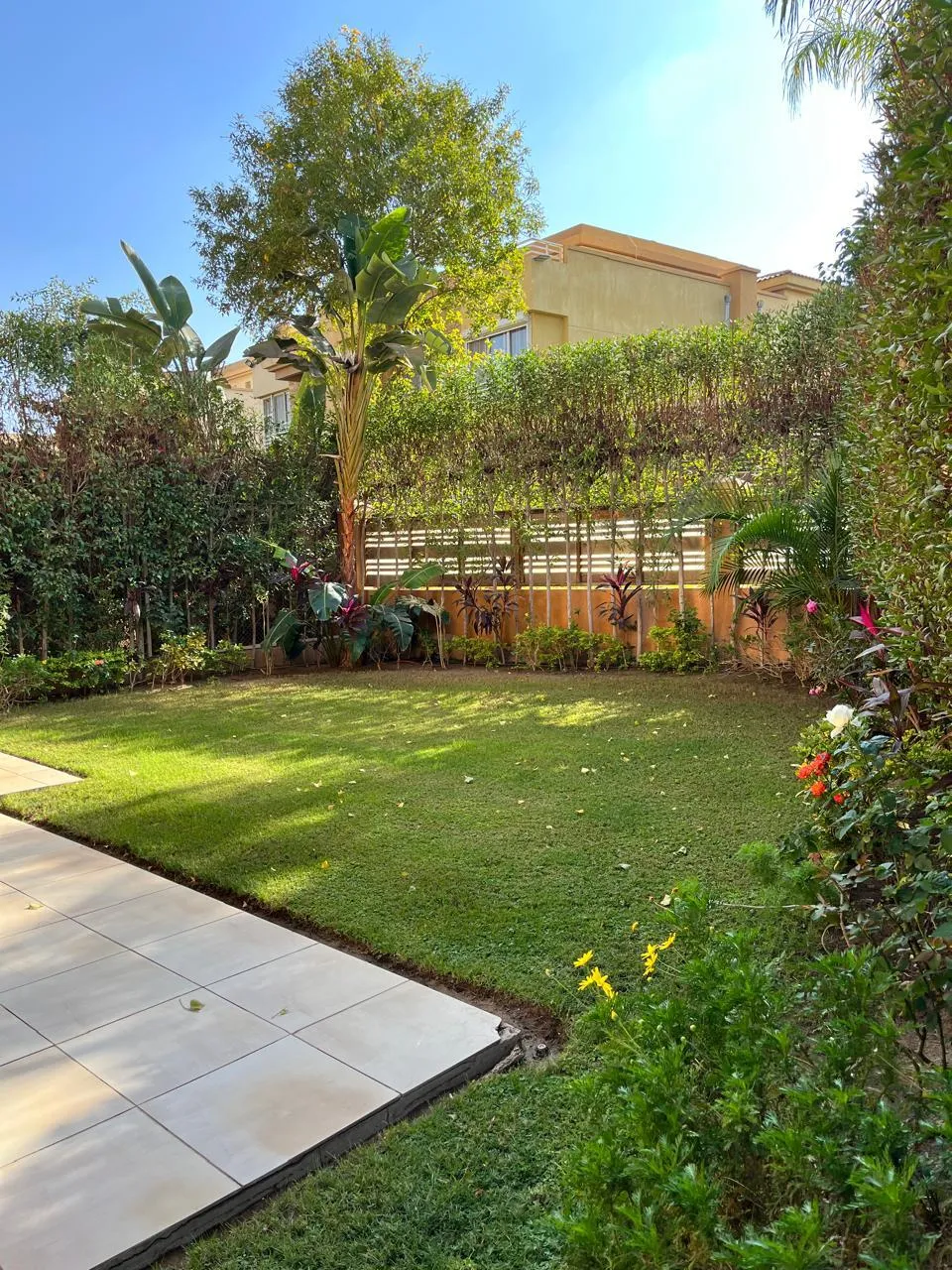 تاون هاوس للبيع في جيرا في الشيخ زايد بمساحة 266 م² تتكون من 4 غرف