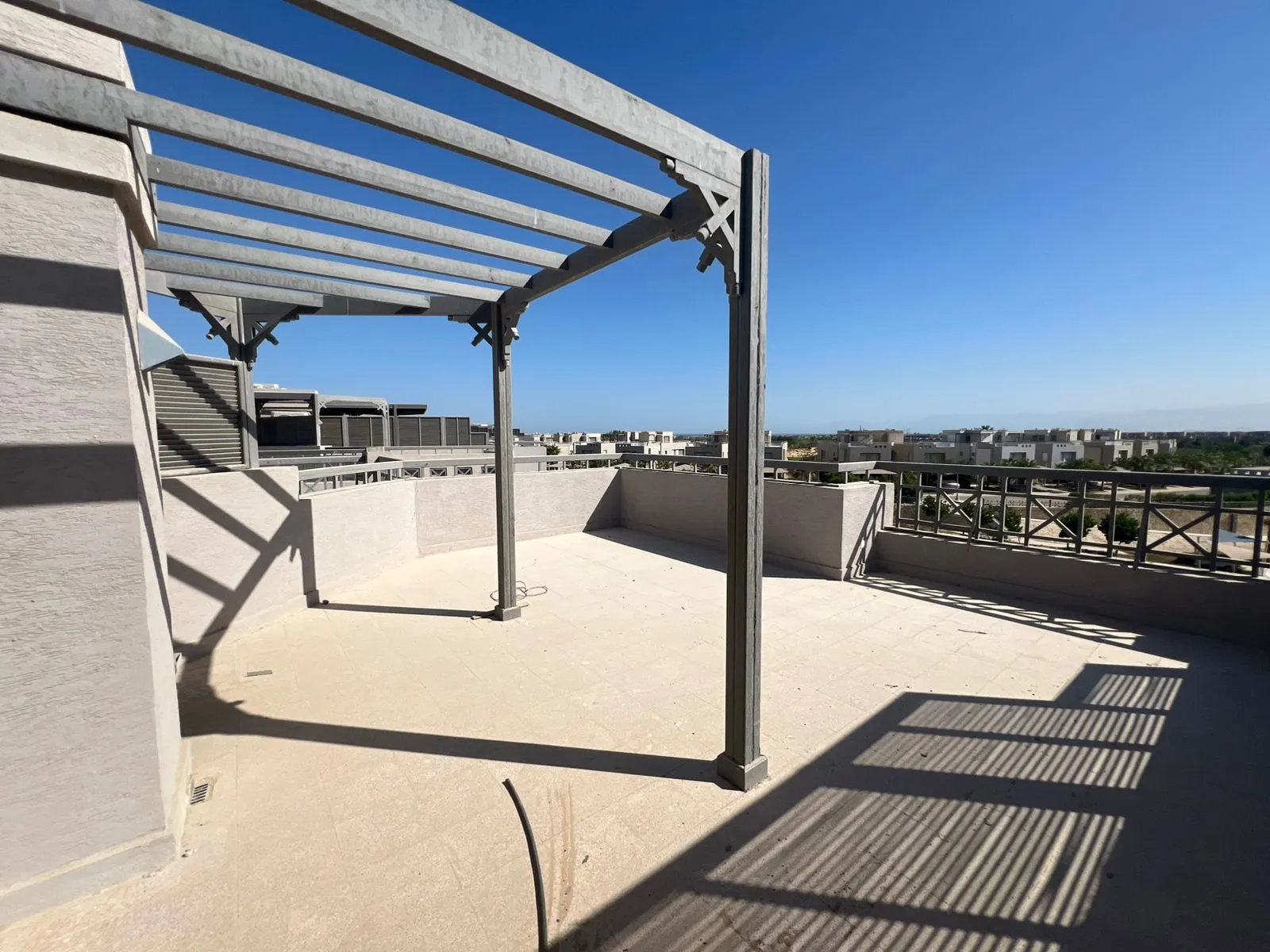 بنتهاوس للبيع في عين باي  في العين السخنة بمساحة 110 م² تتكون من 2 غرف