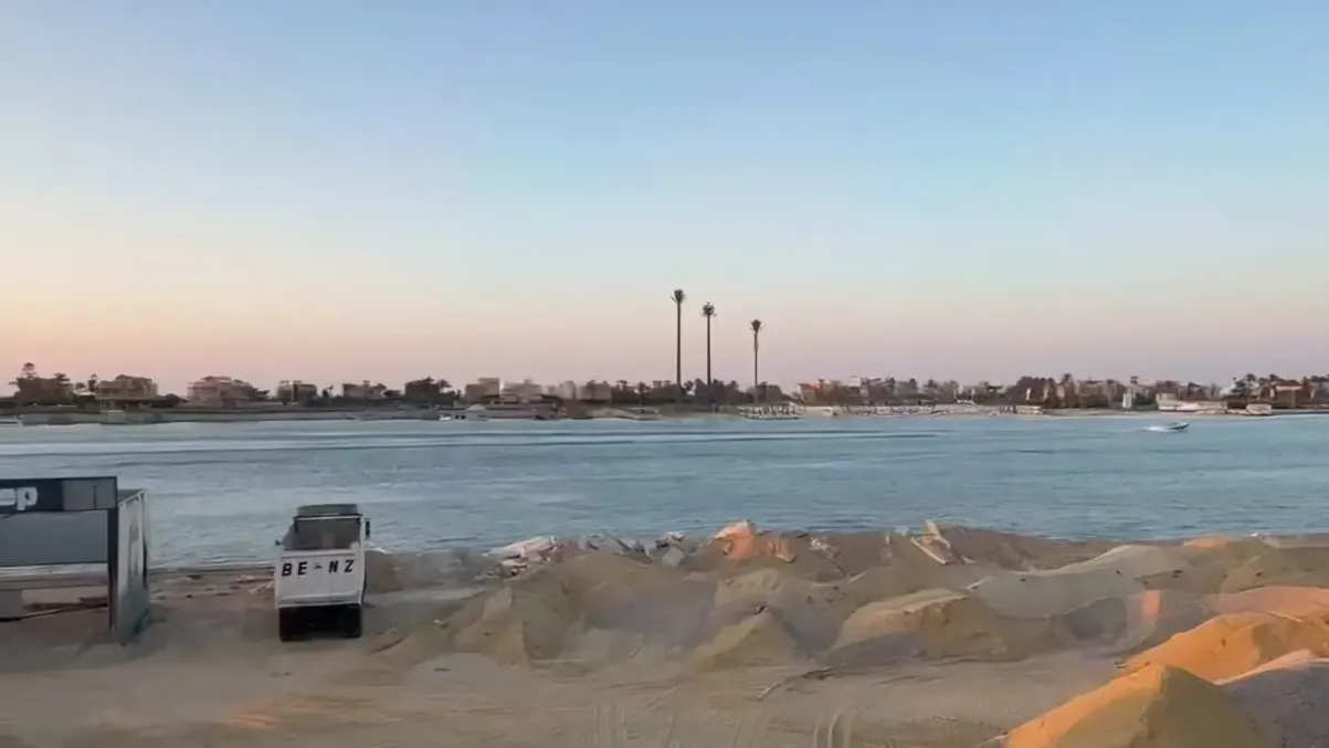 فيلا للبيع في مارينا 8 في الساحل الشمالي بمساحة 418 م² تتكون من 5 غرف