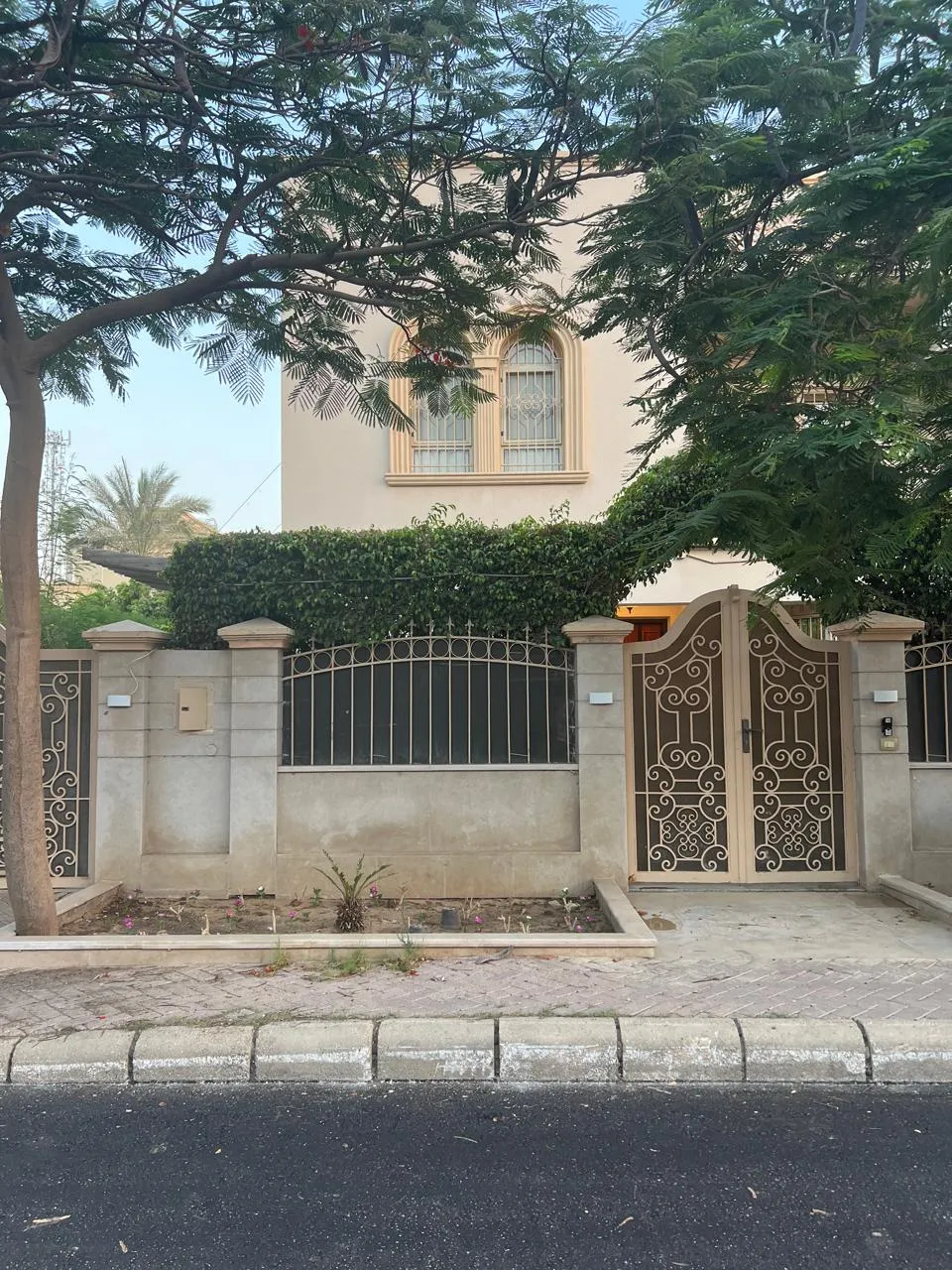  للبيع في جرينز في  بمساحة 0 م² تتكون من 0 غرف