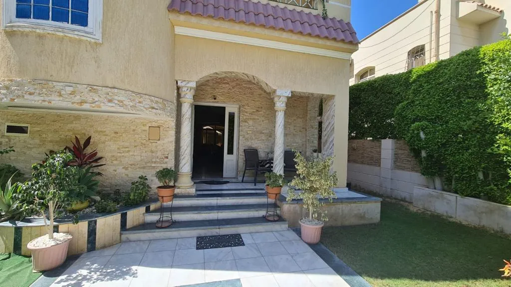 Villa for sale in Al Shorouk 2000 in El Shorouk of 460 m² with 4 bedrooms
