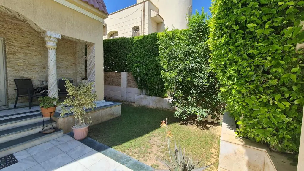 Villa for sale in Al Shorouk 2000 in El Shorouk of 460 m² with 4 bedrooms