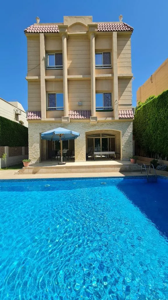 Villa for sale in Al Shorouk 2000 in El Shorouk of 460 m² with 4 bedrooms