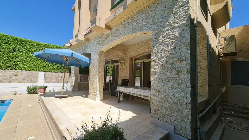 Villa for sale in Al Shorouk 2000 in El Shorouk of 460 m² with 4 bedrooms