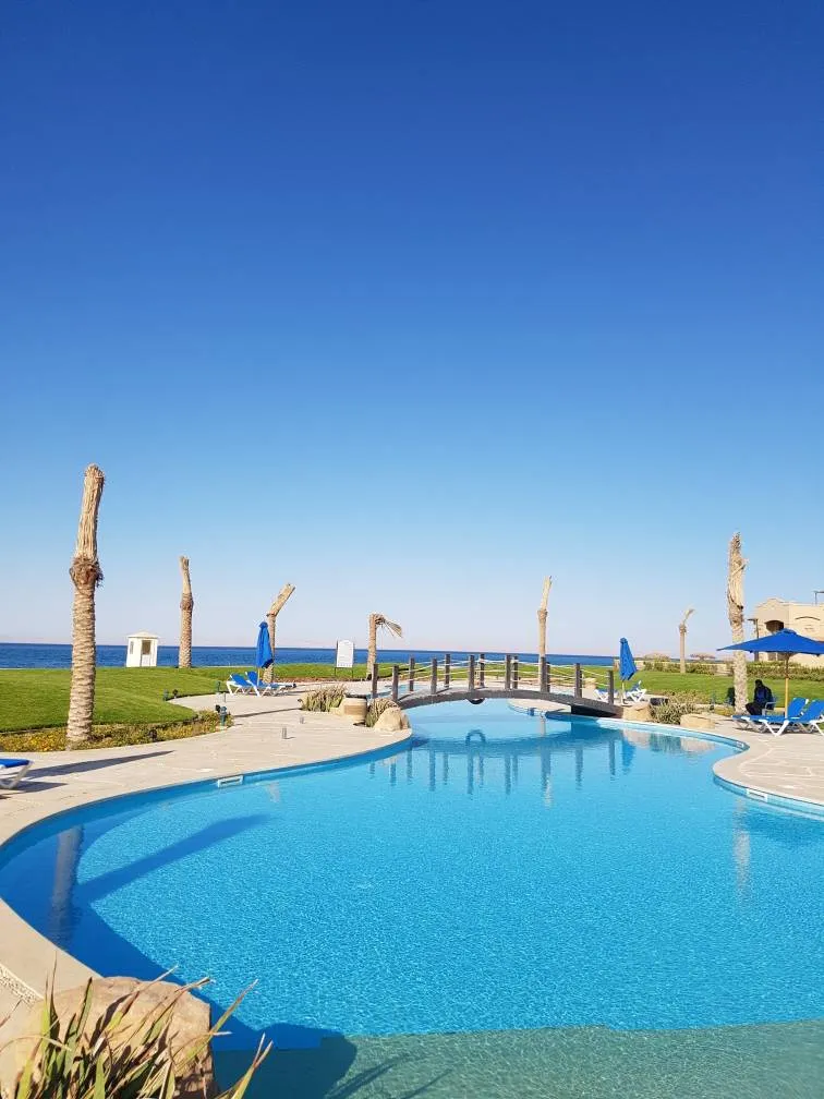 فيلا للبيع في لافيستا جاردنز في العين السخنة بمساحة 400 م² تتكون من 5 غرف