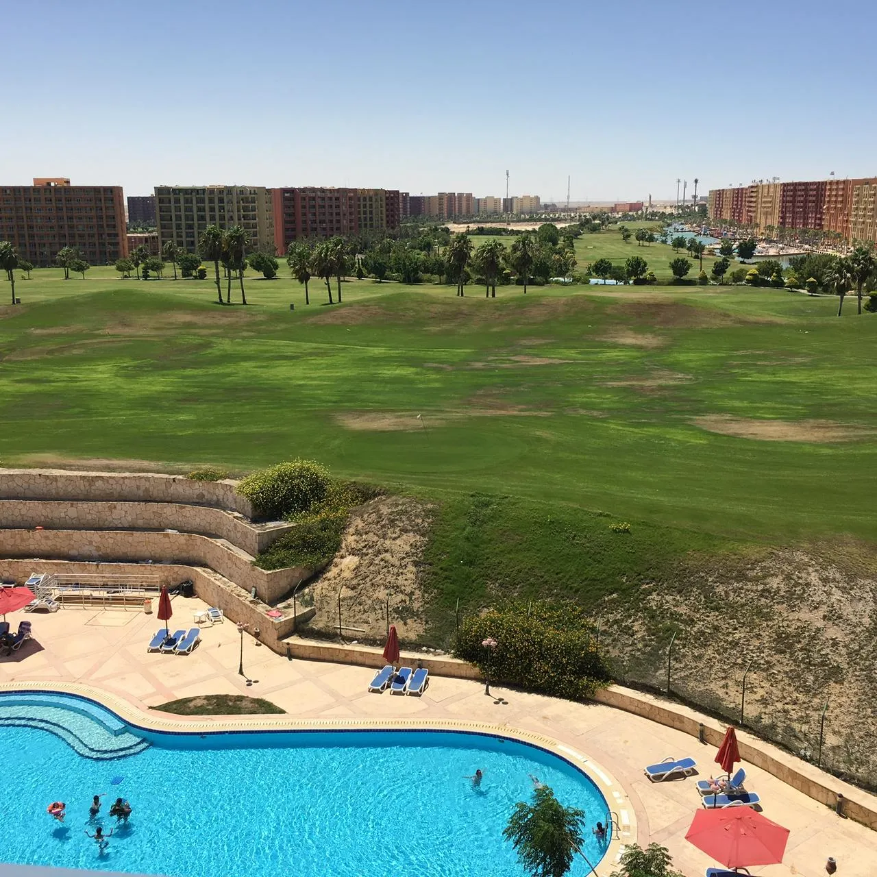 شاليه للبيع في جولف بورتو مارينا في الساحل الشمالي بمساحة 80 م² تتكون من 3 غرف