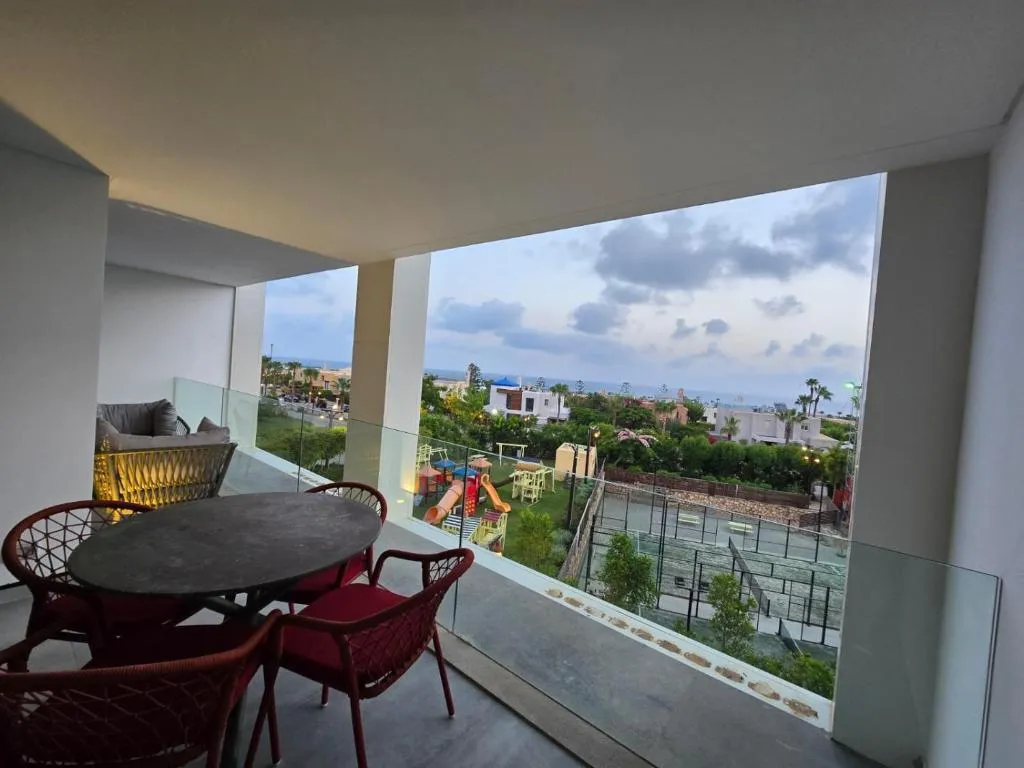 شقة فندقية للبيع في هاسيندا ريد في الساحل الشمالي بمساحة 212 م² تتكون من 4 غرف