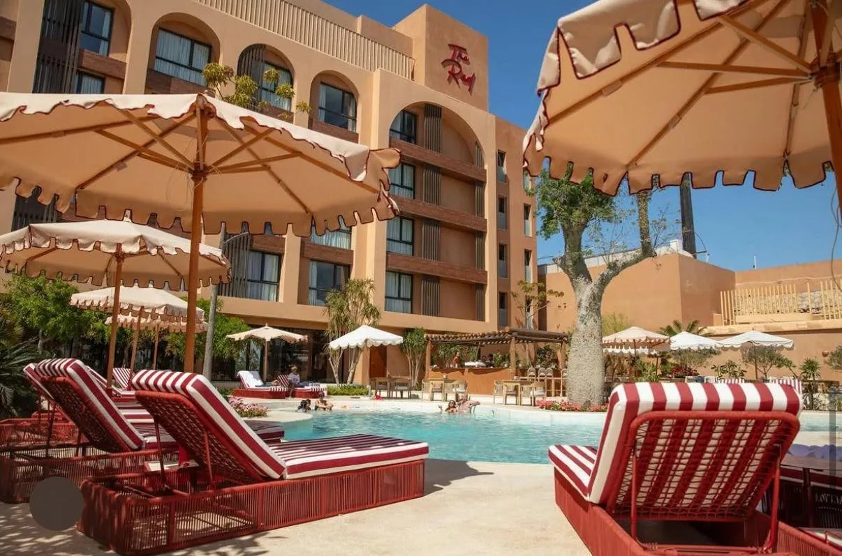 شقة فندقية للبيع في هاسيندا ريد في الساحل الشمالي بمساحة 212 م² تتكون من 4 غرف