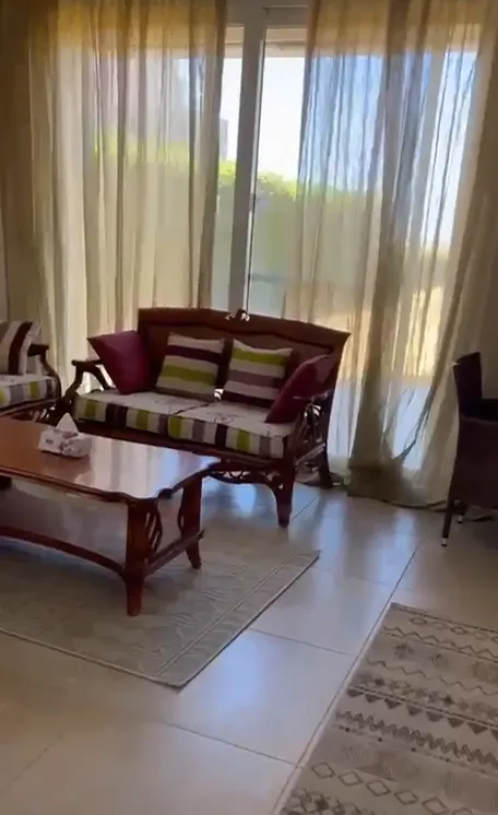 فيلا للبيع في أمواج في سيدي عبد الرحمن بمساحة 300 م² تتكون من 4 غرف