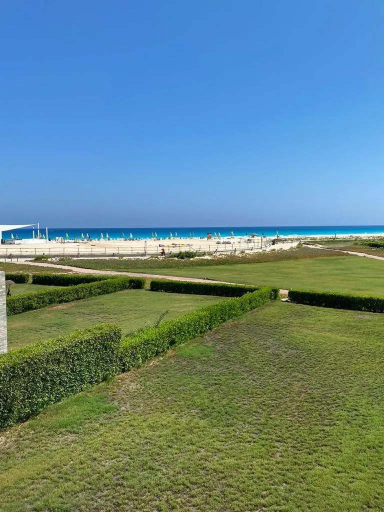 فيلا للبيع في أمواج في سيدي عبد الرحمن بمساحة 300 م² تتكون من 4 غرف