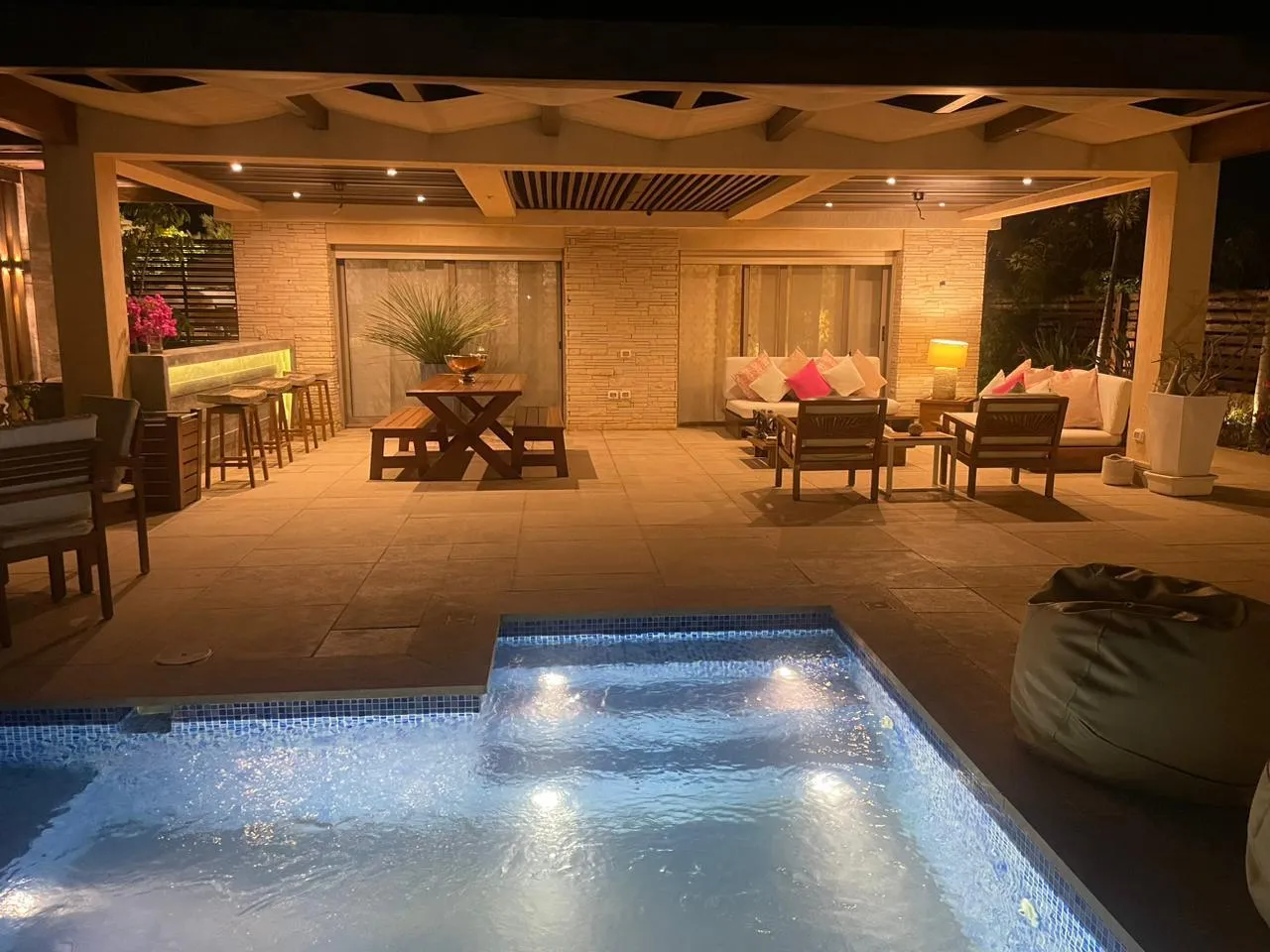  للبيع في بيت البحر  في  بمساحة 0 م² تتكون من 0 غرف