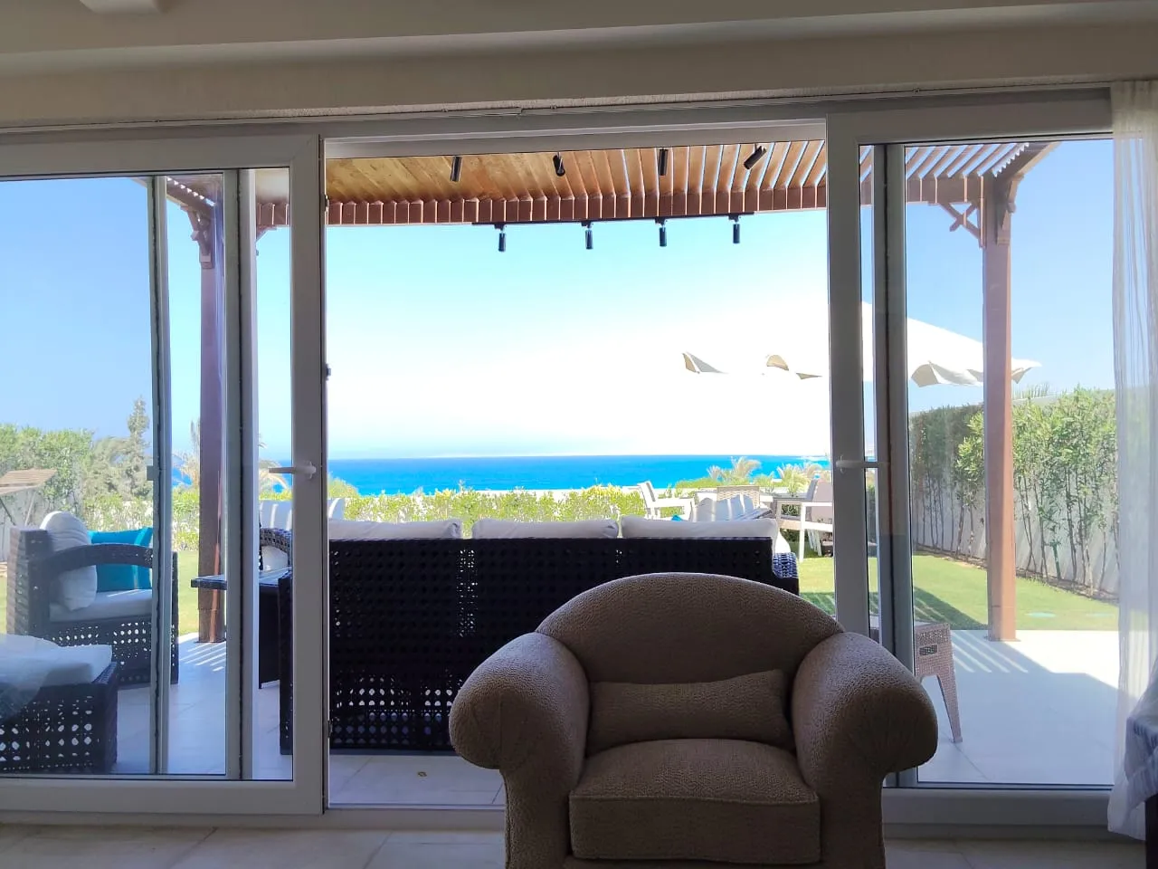  للبيع في بيت البحر  في  بمساحة 0 م² تتكون من 0 غرف