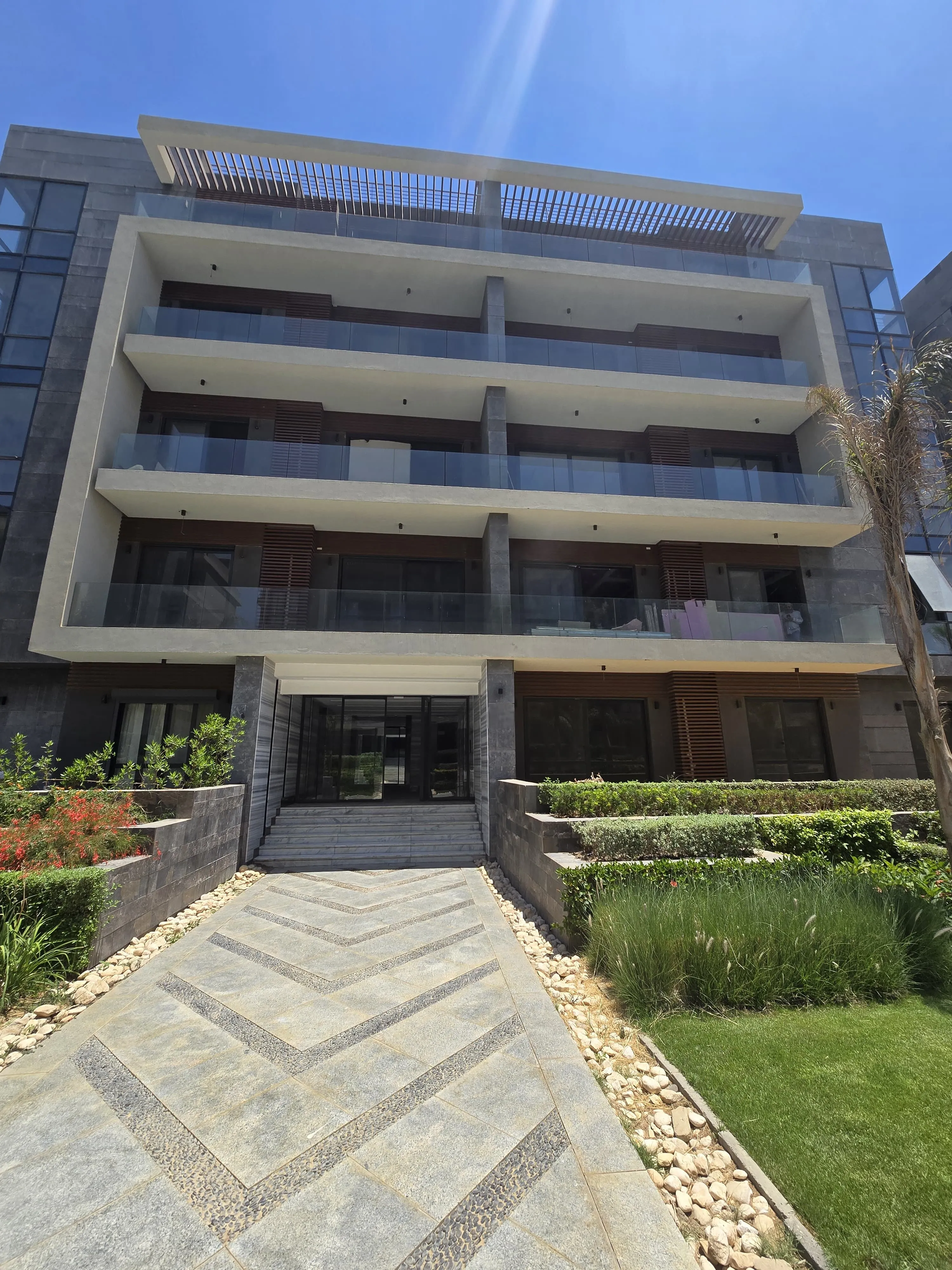 شقة للبيع في الباتيو أورو في القاهرة الجديدة بمساحة 210 م² تتكون من 3 غرف