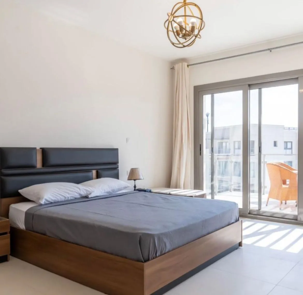 شاليه للبيع في مراسي في سيدي عبد الرحمن بمساحة 146 م² تتكون من 2 غرف