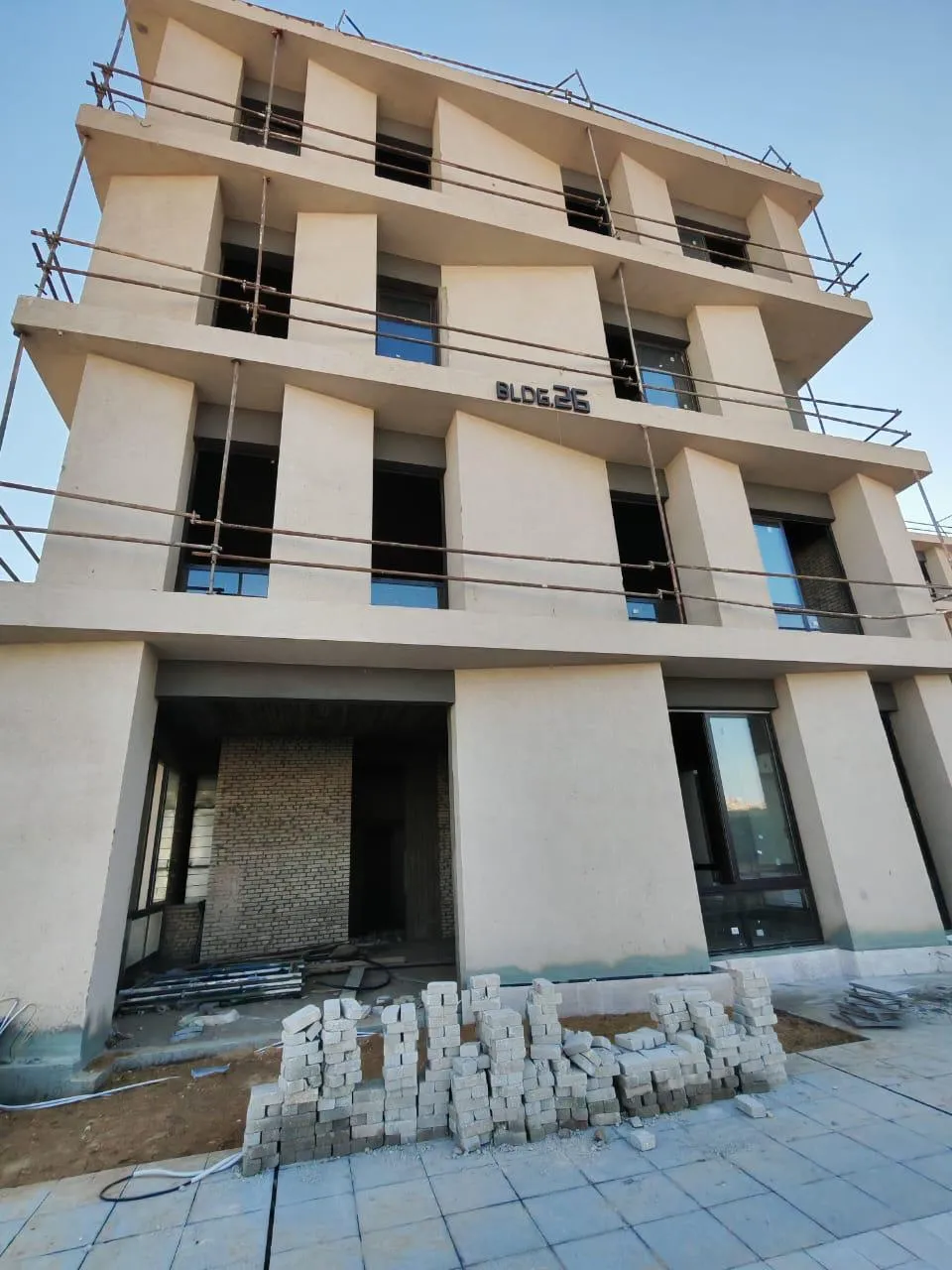 مكتب للبيع في ديستريكت 5 في جنوب القاهرة الجديدة بمساحة 0 م² تتكون من 0 غرف