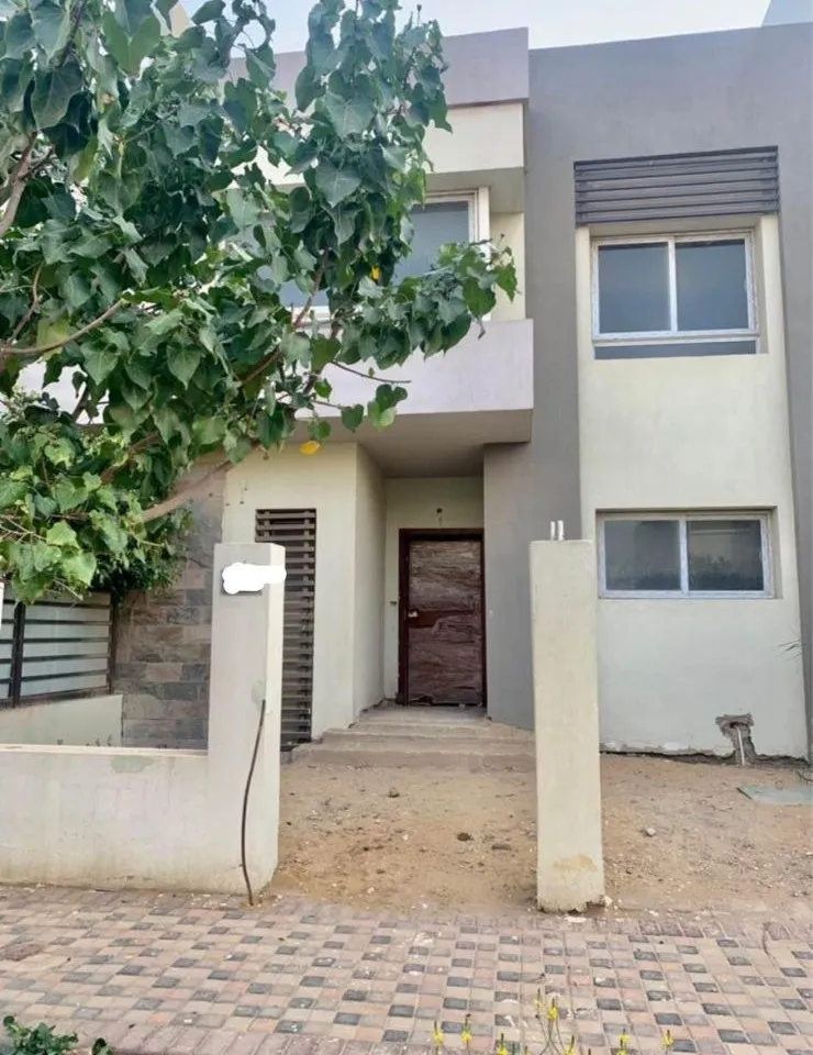 Townhouse for sale in Hyde Park in New Cairo of 207 m² with 4 bedrooms