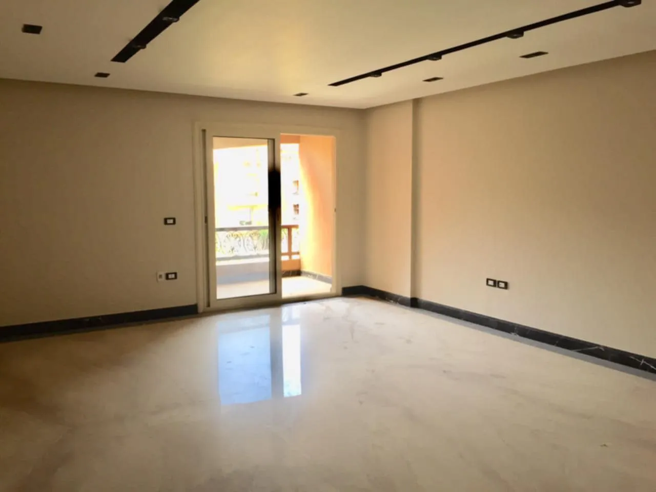 شقة للبيع في جرين 3 في الشيخ زايد بمساحة 188 م² تتكون من 3 غرف