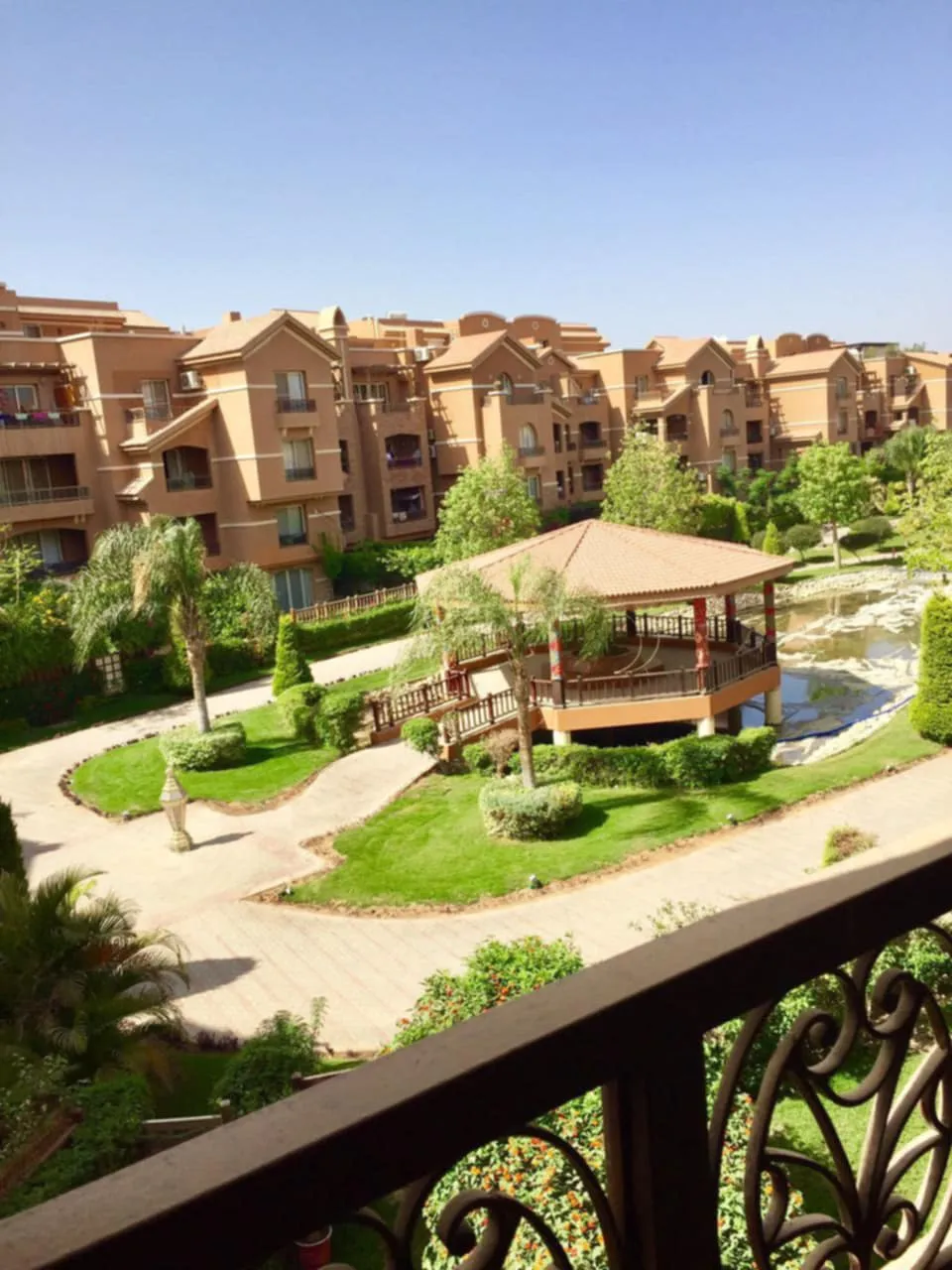 شقة للبيع في جرين 3 في الشيخ زايد بمساحة 188 م² تتكون من 3 غرف