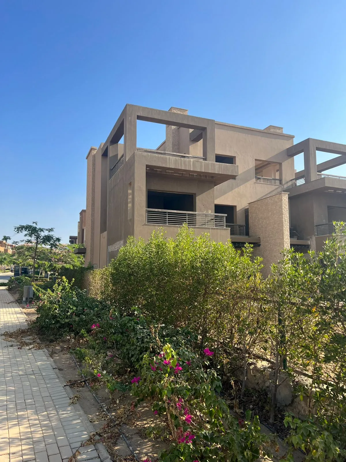 Twinhouse for sale in New Giza in 6th of October City of 345 m² with 3 bedrooms