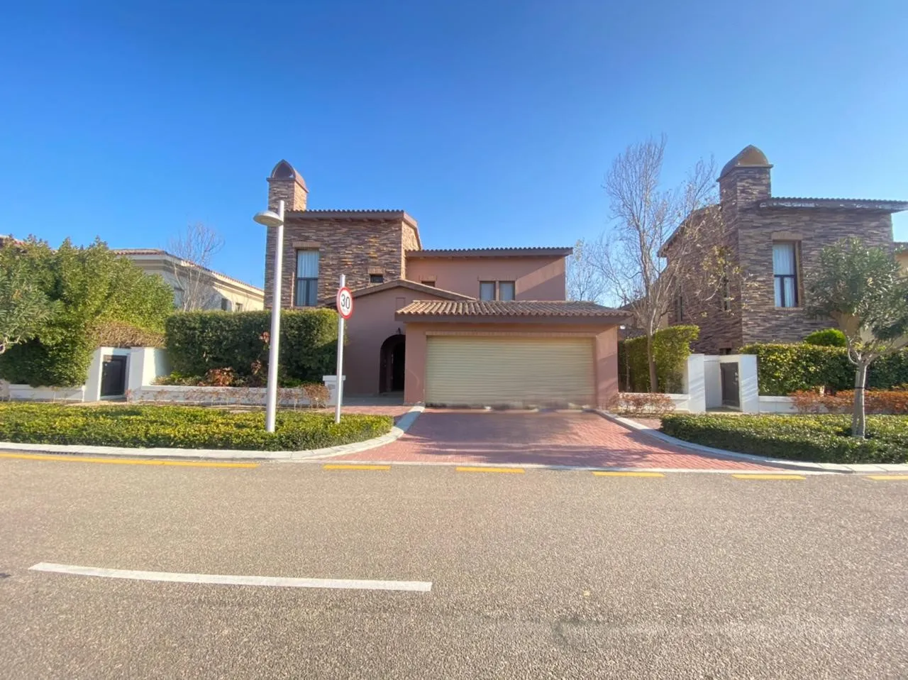 Villa for sale in Marassi in Sidi Abdel Rahman of 395 m² with 4 bedrooms