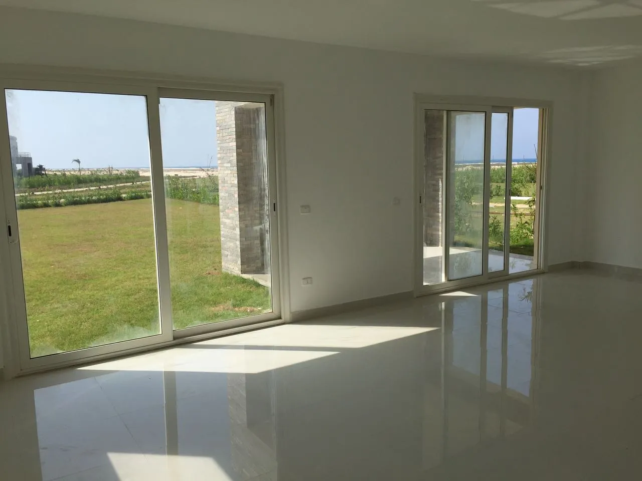 فيلا للبيع في أمواج في سيدي عبد الرحمن بمساحة 0 م² تتكون من 4 غرف