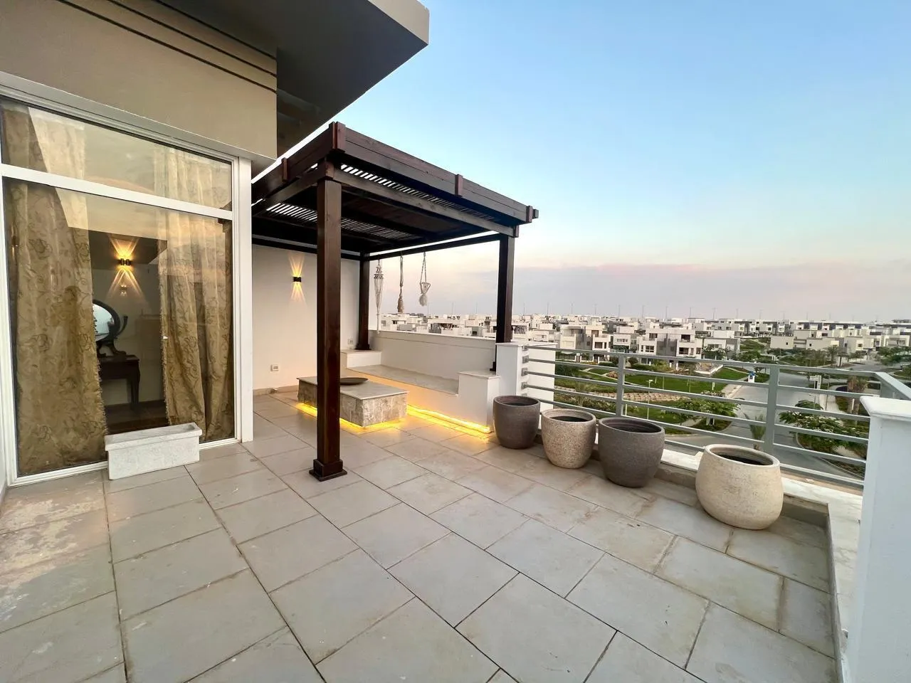 بنتهاوس للبيع في هايد بارك في القاهرة الجديدة بمساحة 193 م² تتكون من 3 غرف