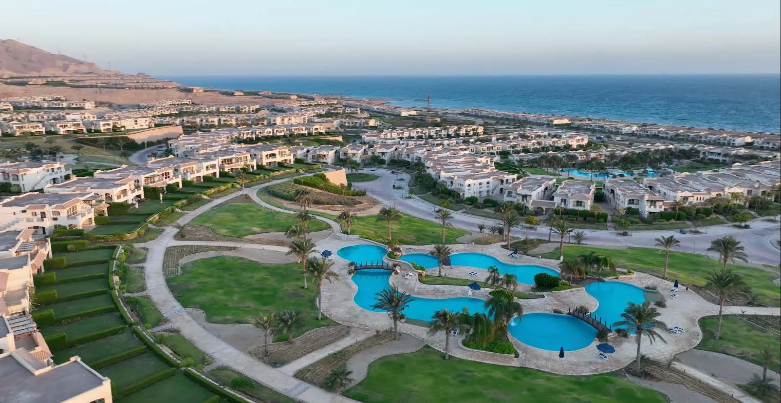 شاليه للبيع في لافيستا 6 في العين السخنة بمساحة 130 م² تتكون من 3 غرف