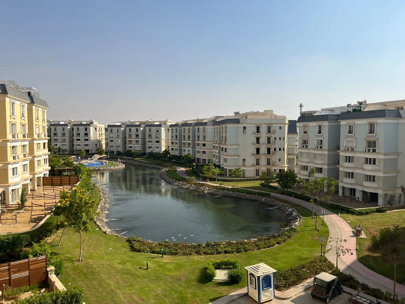 شقة للبيع في ماونتن فيو هايد بارك في القاهرة الجديدة بمساحة 161 م² تتكون من 3 غرف