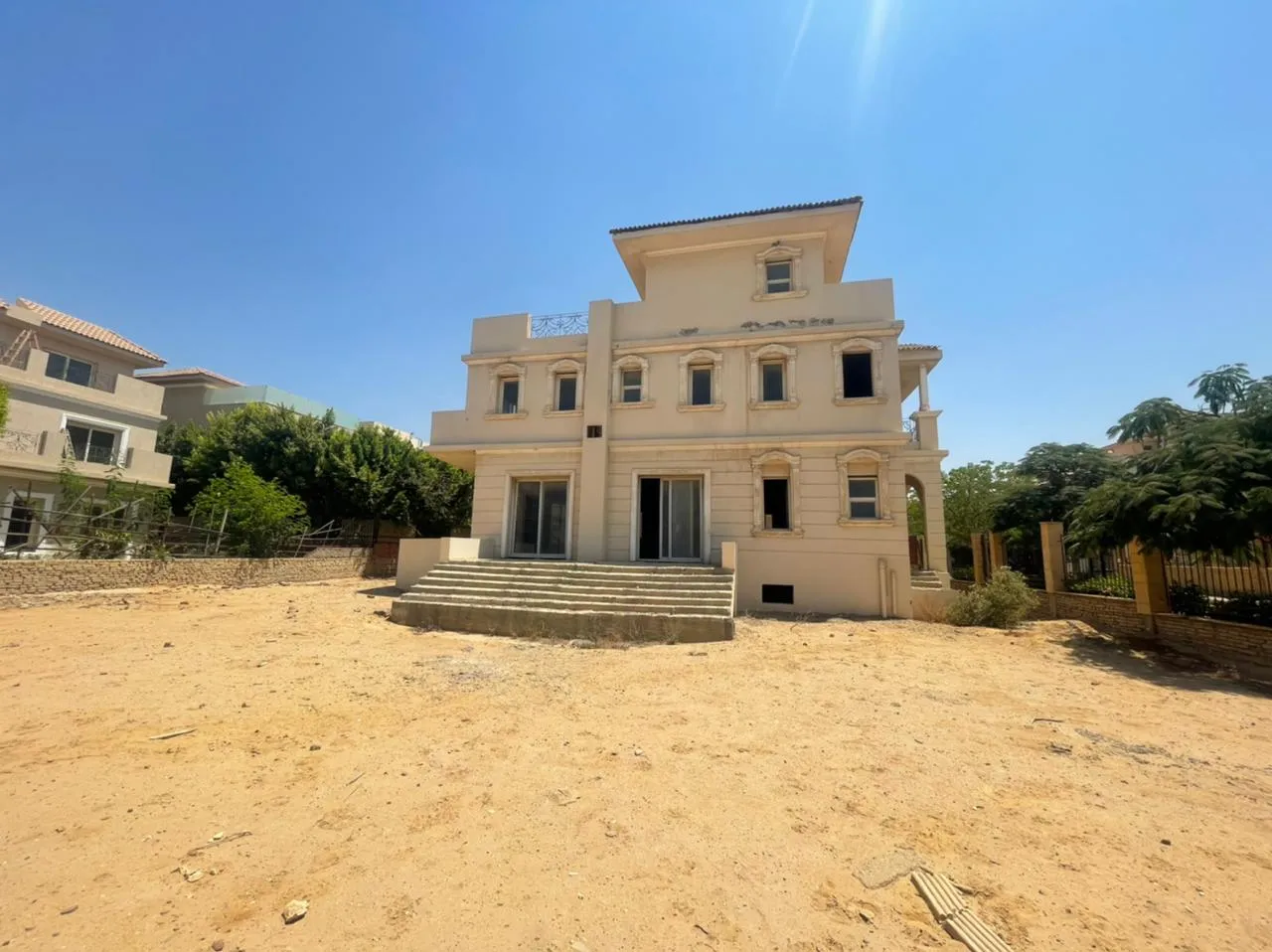  للبيع في مكسيم كنترى كلوب هاوس في  بمساحة 0 م² تتكون من 0 غرف