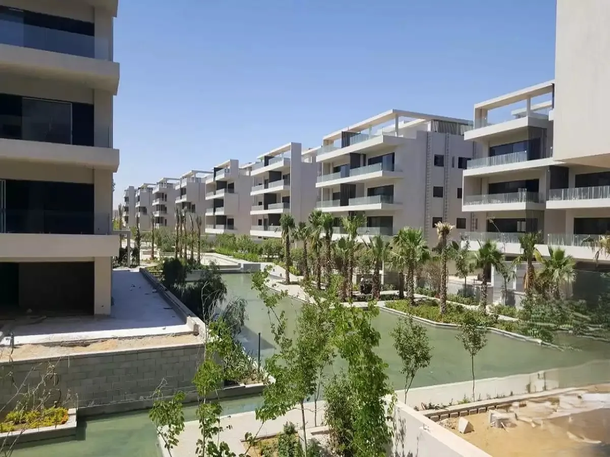 فيلا للبيع في ليك فيو في القاهرة الجديدة بمساحة 500 م² تتكون من 3 غرف