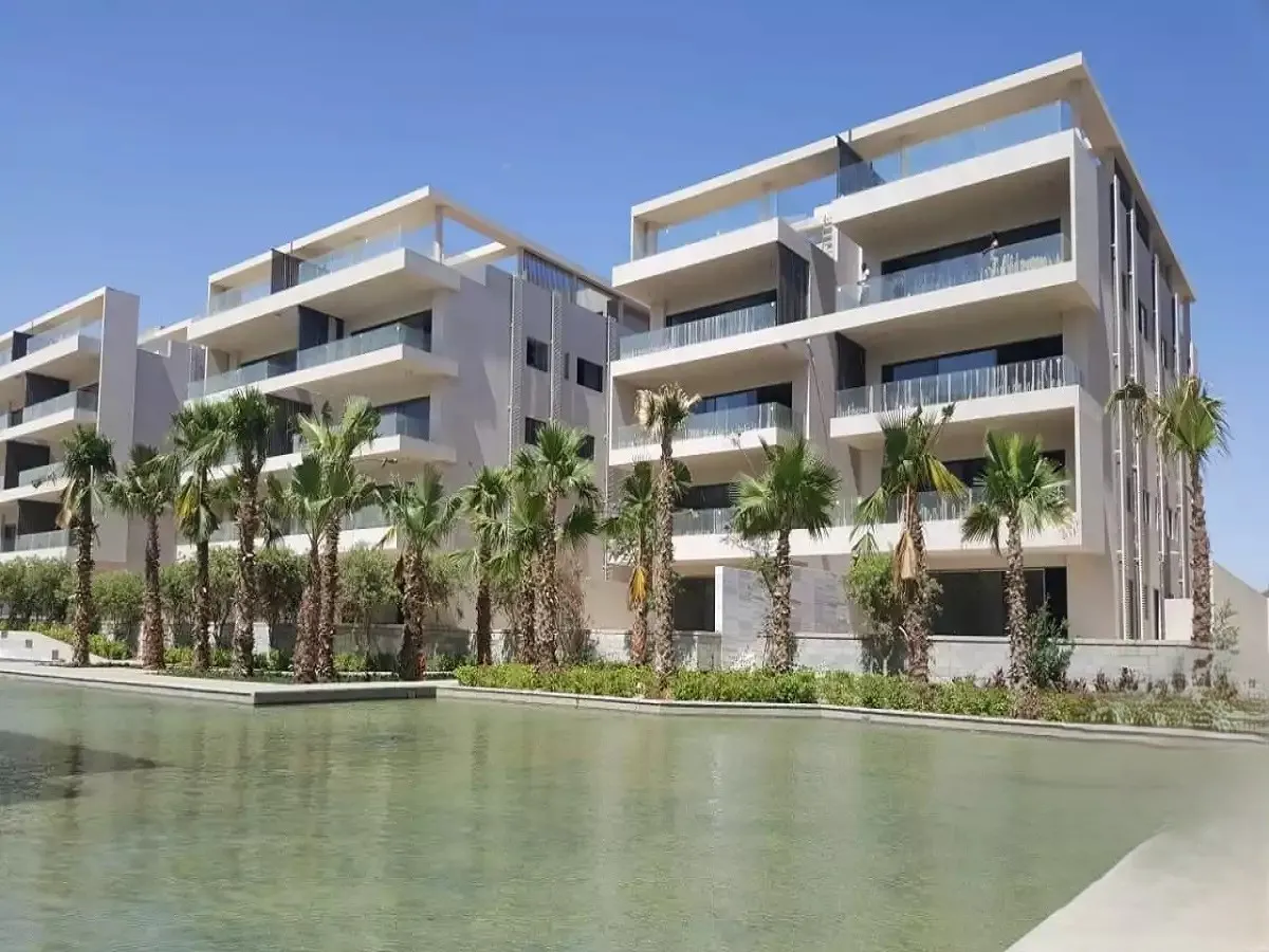 فيلا للبيع في ليك فيو في القاهرة الجديدة بمساحة 500 م² تتكون من 3 غرف