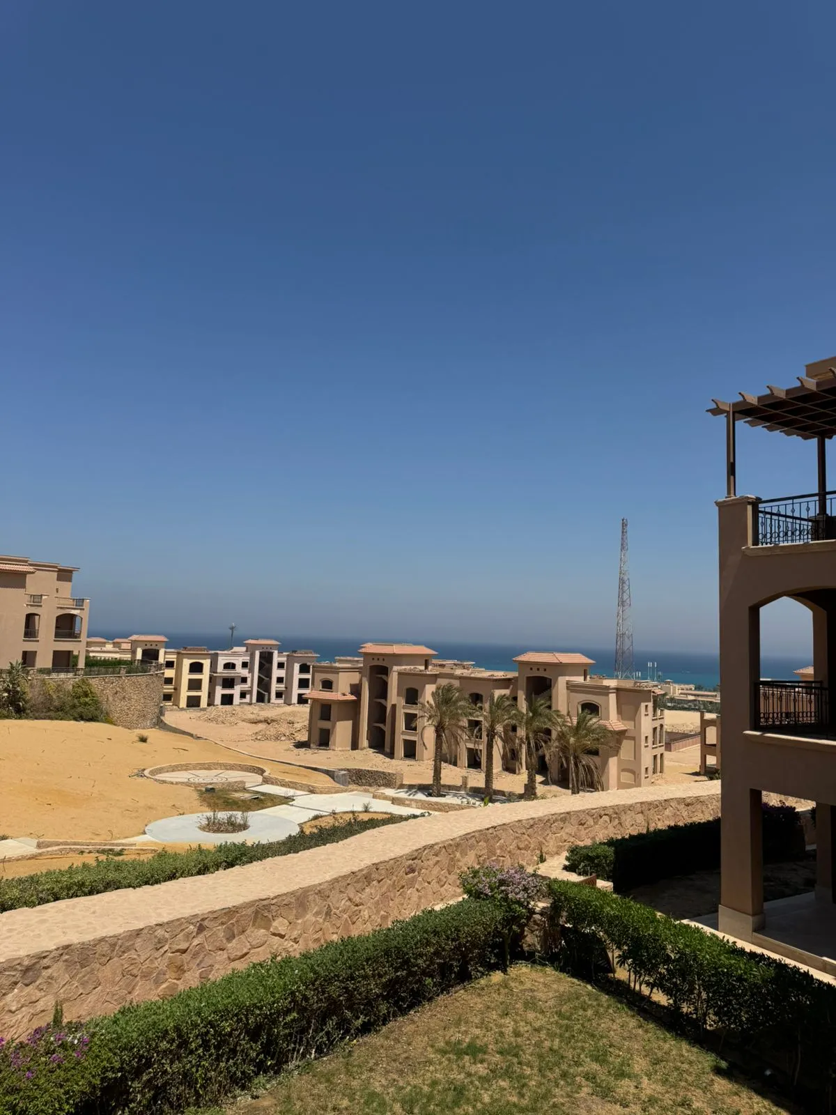 شاليه للبيع في لاجونا باي في العين السخنة بمساحة 160 م² تتكون من 3 غرف