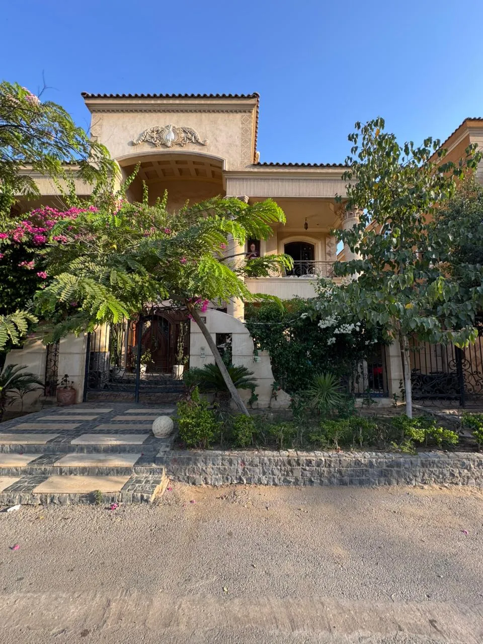 Villa for sale in Al Yasmin-Sheikh Zayed in El Sheikh Zayed of 500 m² with 6 bedrooms