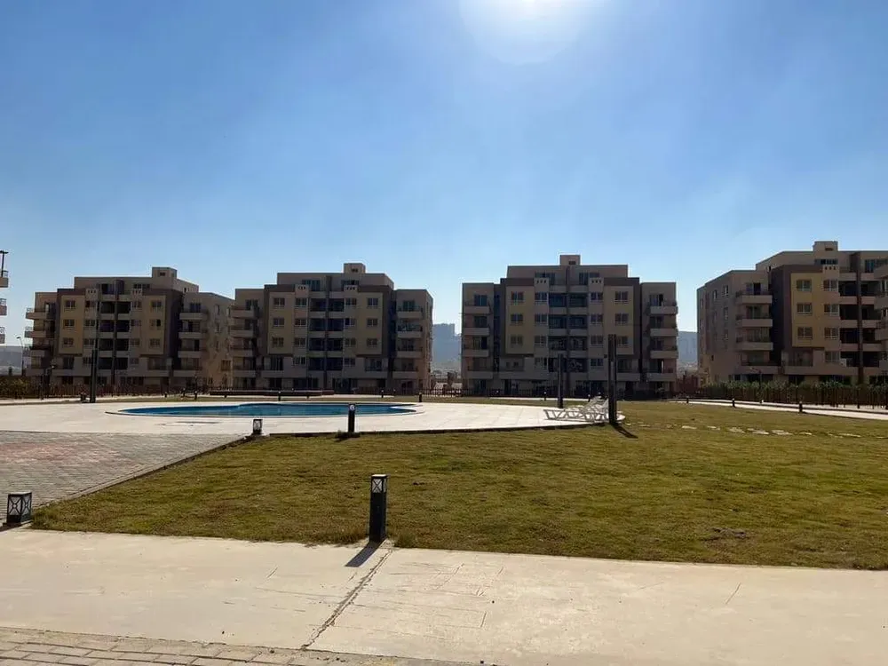 بنتهاوس للبيع في بروميناد في مدينة السادس من أكتوبر بمساحة 390 م² تتكون من 4 غرف