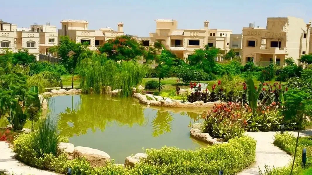 شقة للبيع في زيزينيا جاردنز في القاهرة الجديدة بمساحة 205 م² تتكون من 3 غرف