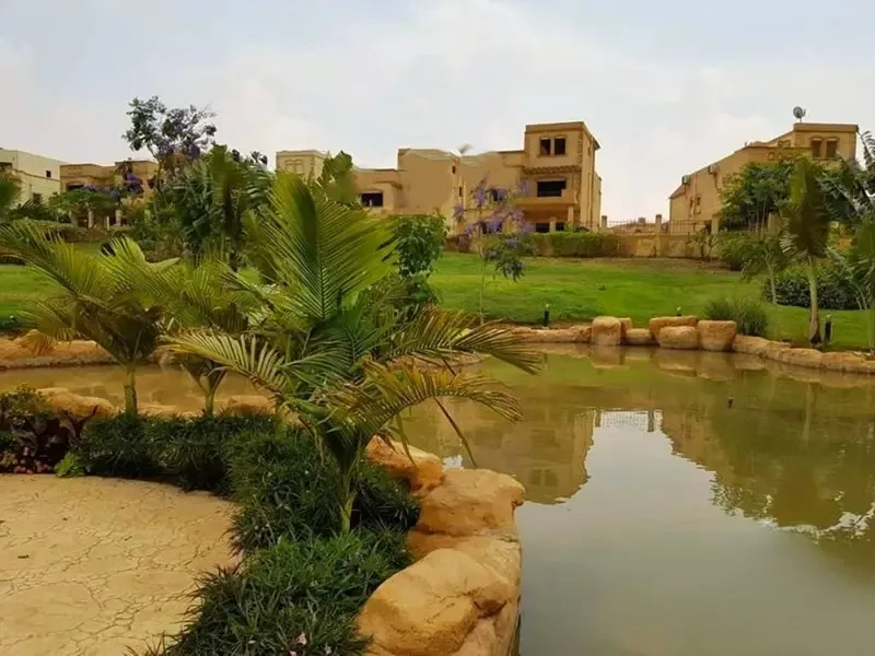 شقة للبيع في زيزينيا جاردنز في القاهرة الجديدة بمساحة 205 م² تتكون من 3 غرف