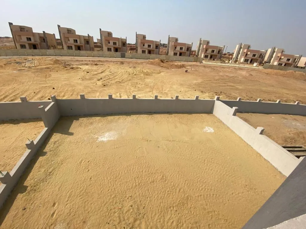 فيلا للبيع في جراند هايتس في مدينة السادس من أكتوبر بمساحة 580 م² تتكون من 6 غرف